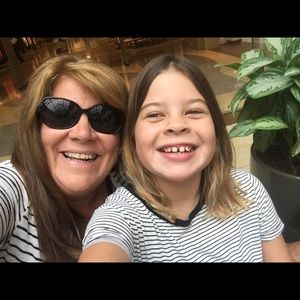 Meet your Posher, Lorie